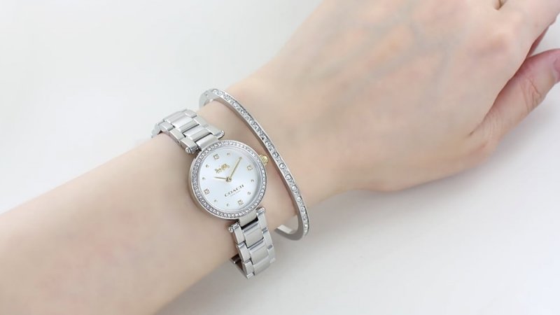 おしゃれ　高級デザイン腕時計　シルバー　ハイブランド同等品　送料無料腕輪