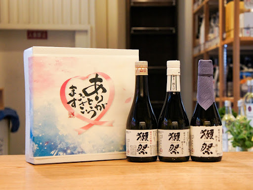 ありがとうを伝えるお酒ギフト！男女問わず贈りやすいデザインも魅力の「獺祭『感謝』ギフト」の開発秘話をインタビュー｜株式会社おかだや
