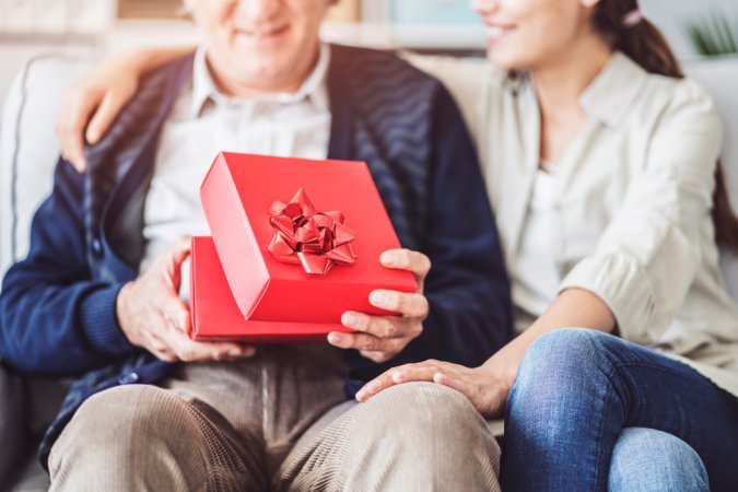 2023年｜50代の父親への誕生日プレゼント 人気ランキングTOP13！家電や食べ物・お酒など父親がもらって嬉しいおすすめギフトを紹介