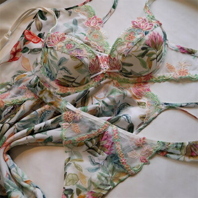 【送料無料】リズシャルメル LISE CHARMEL C95 ”BOUQUET TROPICAL”シリーズ ダブルパットブラ/タンガセット 3595/0595 ホワイトプリント