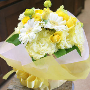 送料無料♪「黄色のラナンキュラスのデコールブーケ」 プレゼント 誕生日 結婚記念日 発表会 送別会 歓送迎会 歳祝い ポイント消化 100円 300円 500円