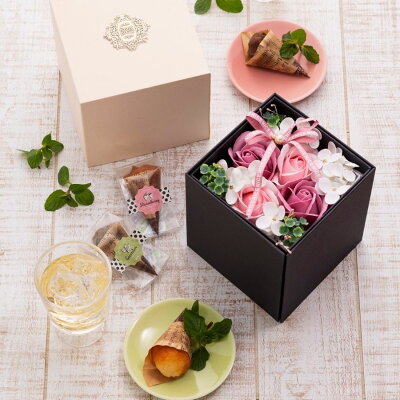 クリスマス お歳暮 プレゼント スイーツ と 花 セット ギフト お菓子 2022 焼菓子 抹茶 チョコ プレーン 誕生日 バースデー ソープフラワー お祝い 結婚祝い 出産祝い フラワーソープ 花 フィナンシェ ボックスフラワー フィナンシェ4個入り 送料無料