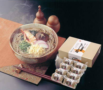 送料無料 磯仕立てのひじき麺18人前 蕎麦 生 かけつゆ付き そばアレルギー ヘルシー まるで そば 老舗創業70年 麺のあらきオリジナル海藻麺 アレルギー対応 蕎麦アレルギー お取り寄せグルメ 九州 土産 ふるさと九州村 母の日 プレゼント ギフト 食べ物 そば