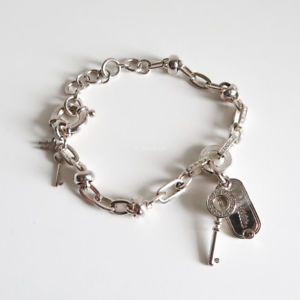 【送料無料】ブレスレット アクセサリ— ブレスレットシルバートーンキークリスタルタグチェーン100 authentic folli follie charm bracelet silver tone key crystal tag chain