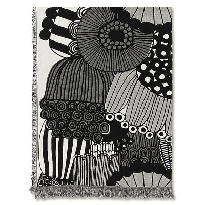 マリメッコ marimekko シィールトラプータルハ コットン ブランケット (エクリュ×ブラック) Siirtolapuutarha blanket 069298 190 インテリア ひざ掛け 大判サイズ フリンジ 花柄 北欧 雑貨 おしゃれ かわいい ギフト プレゼント 【送料無料】