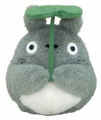 となりのトトロ 大人気シリーズが一回り大きくなって新登場！　となりのトトロ　ぬいぐるみ　ふんわりお手玉M　大トトロ・葉っぱ持ち　〈スタジオジブリグッズ アニメ・映画キャラクターマスコット 隣のトトロ おもちゃ おてだま Studio Ghibli My Neighbor Totoro〉